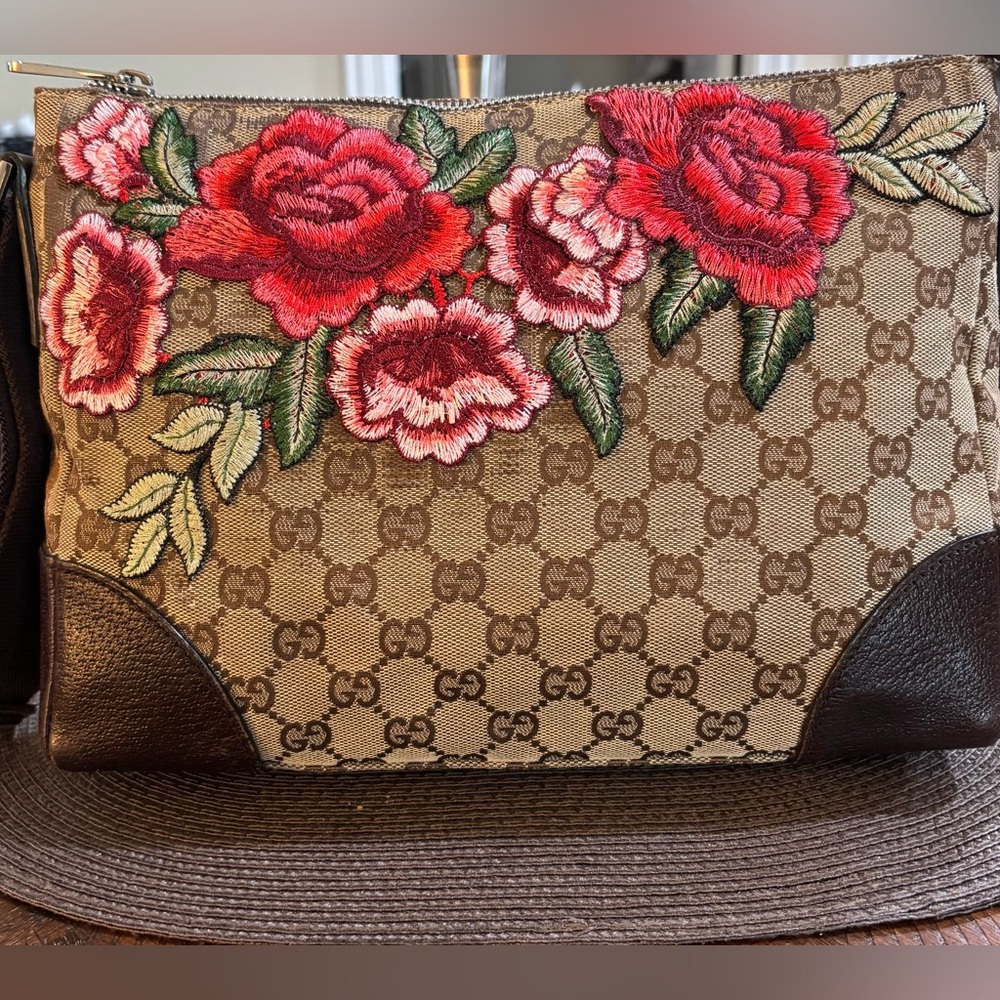 Authentic GUCCI MONO supreme SHOULDER BAG - Picture 3 of 9